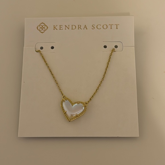 Kendra Scott Ari Heart Necklace in Dichroic Glass - Picture 3 of 8
